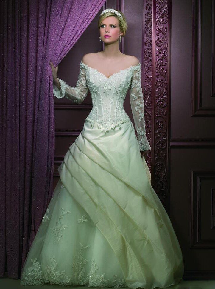 Green wedding dress Photo - 1