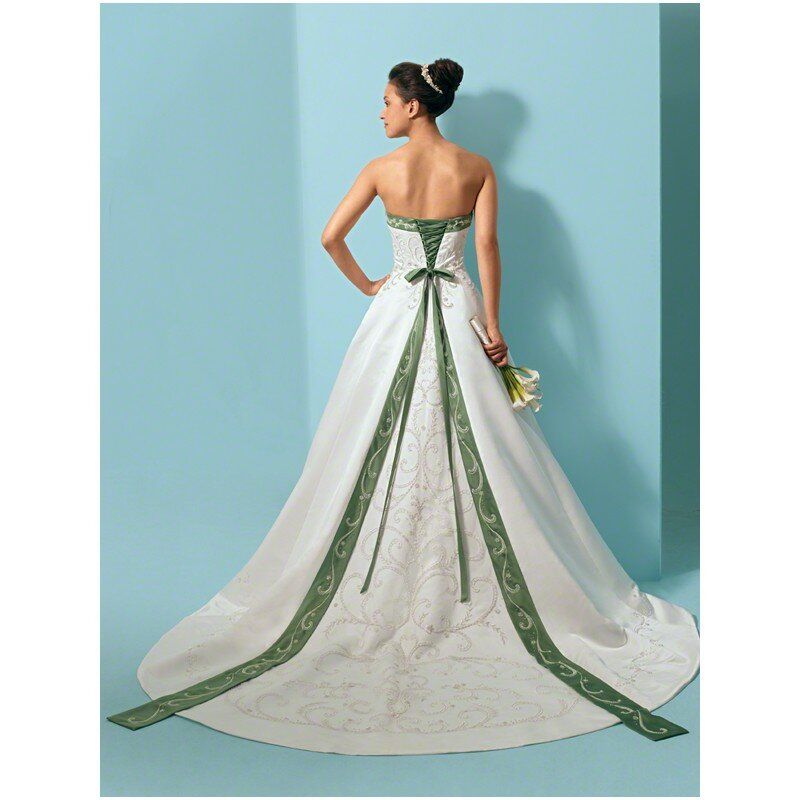 Green wedding dress Photo - 9