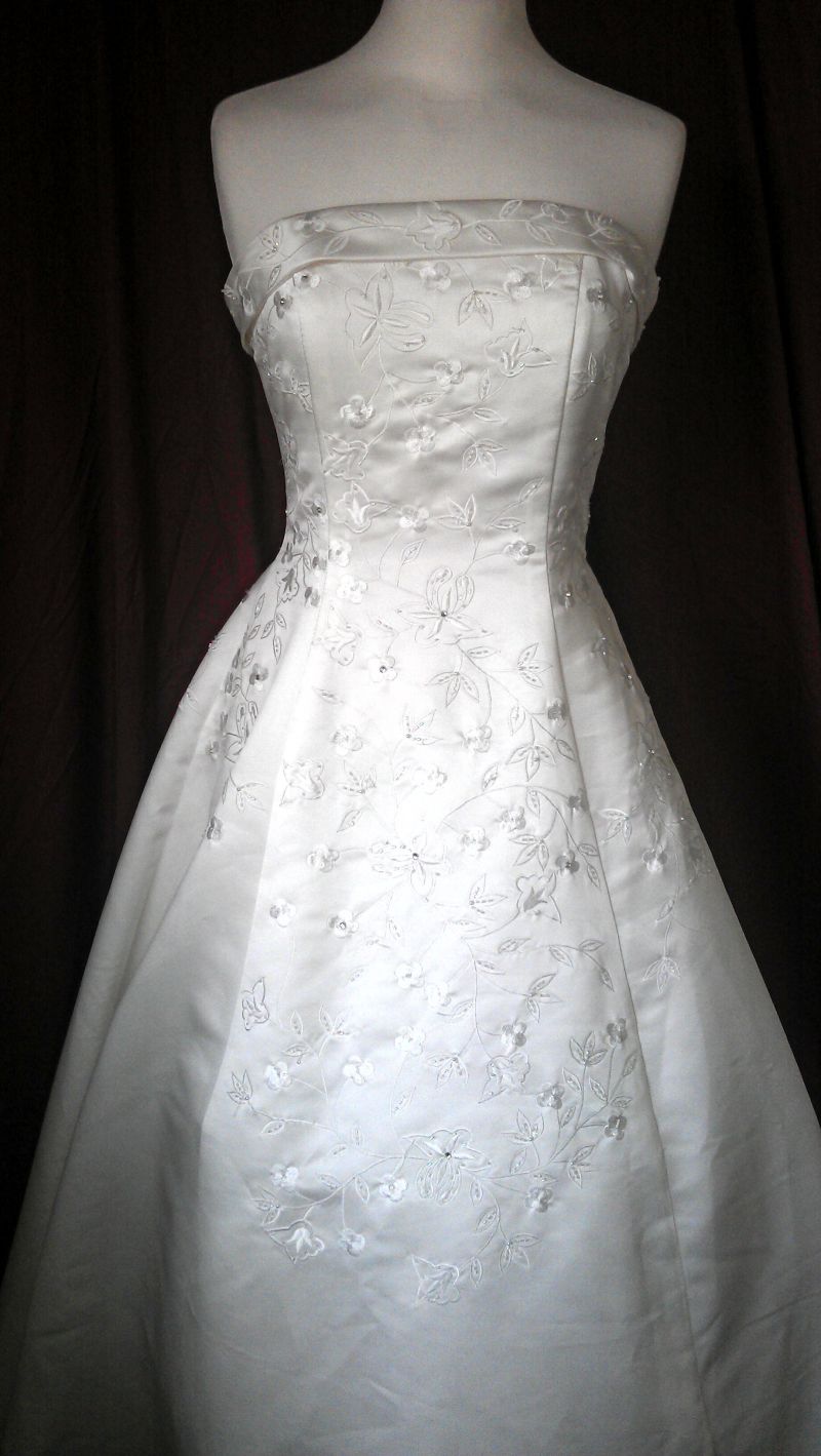 All white wedding dresses Photo - 10