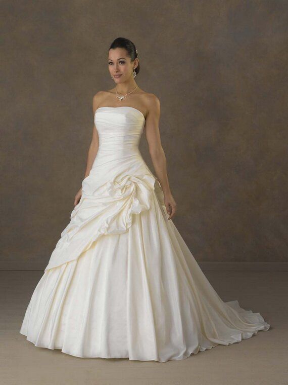 Best wedding dresses for short women Photo - 5