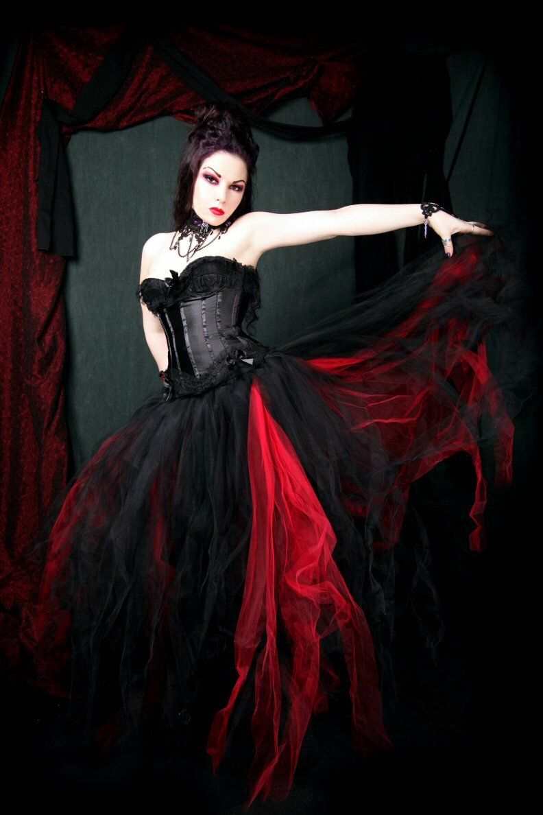 Dark wedding dresses Photo - 5