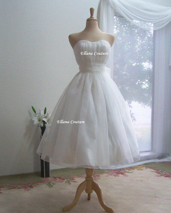 Retro inspired wedding dresses Photo - 9