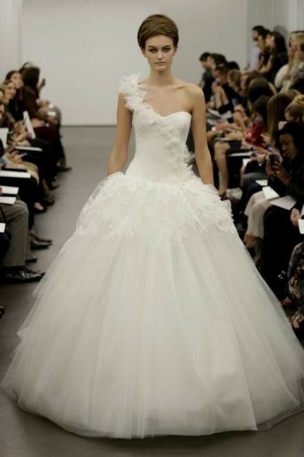 Vera Wang one shoulder wedding dresses Photo - 10
