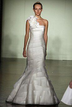 Vera Wang one shoulder wedding dresses Photo - 6