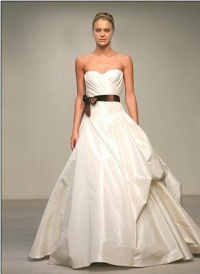 Vintage Vera Wang wedding dresses Photo - 8