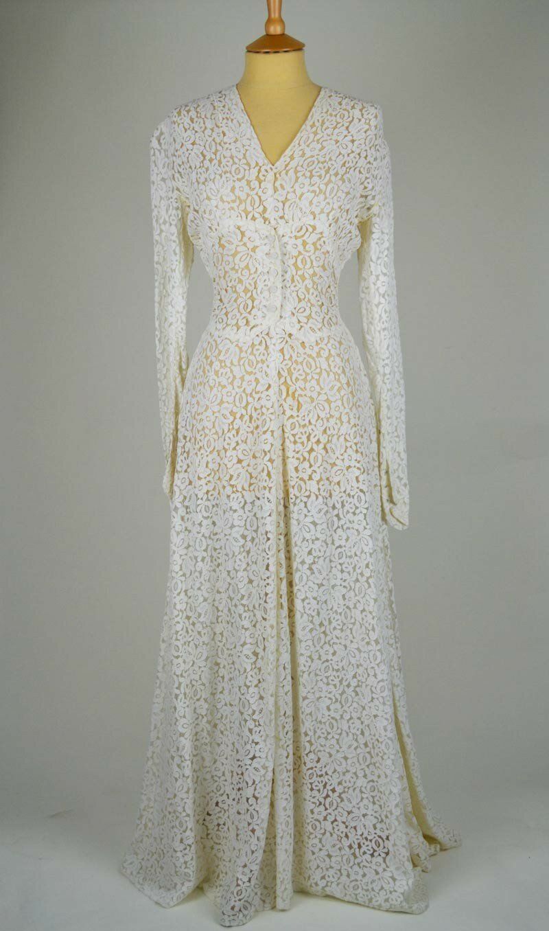 Vintage wedding dresses material Photo - 2