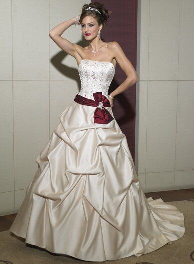 Vintage wedding dresses material Photo - 3