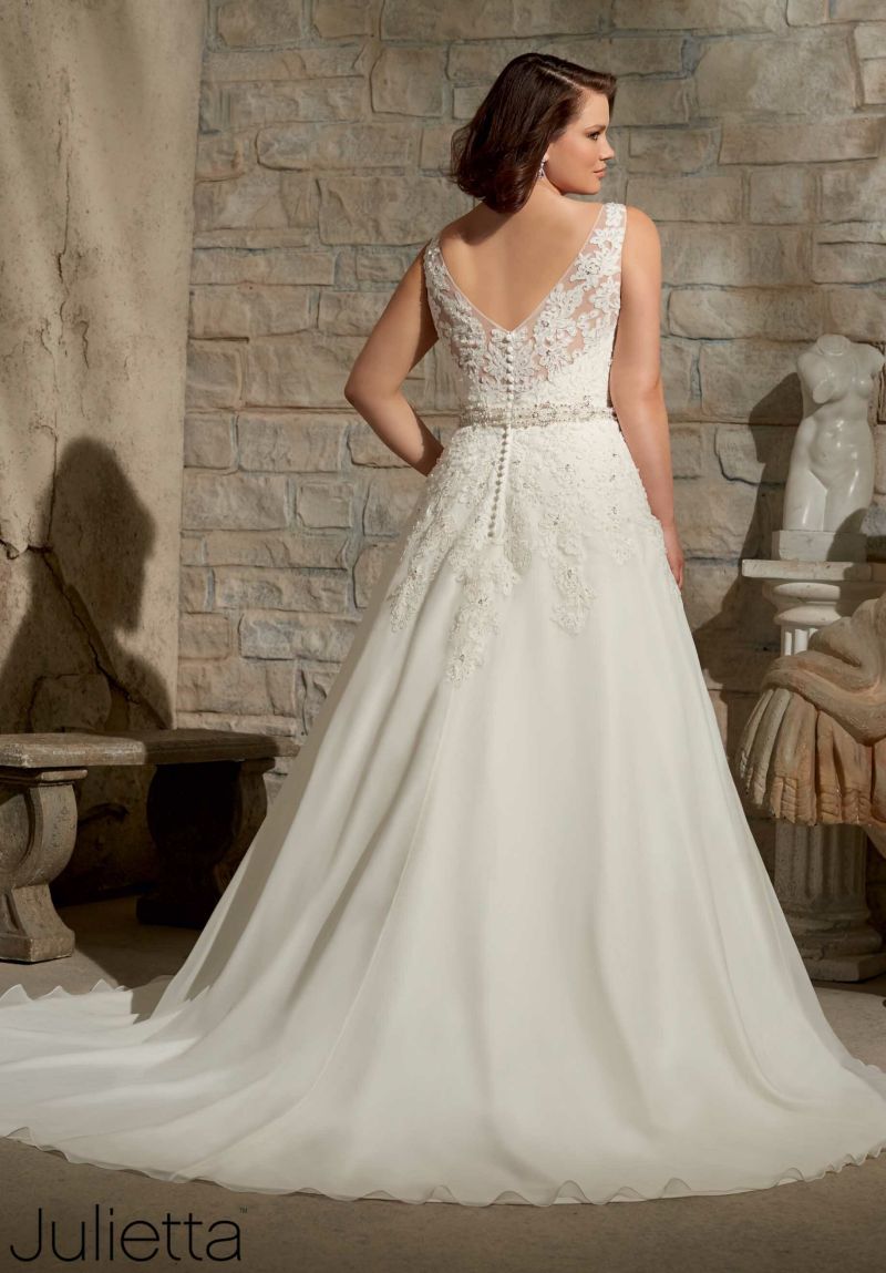 Wedding dresses for big girls Photo - 10