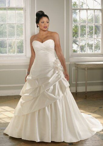 Wedding dresses for curvy girls Photo - 10