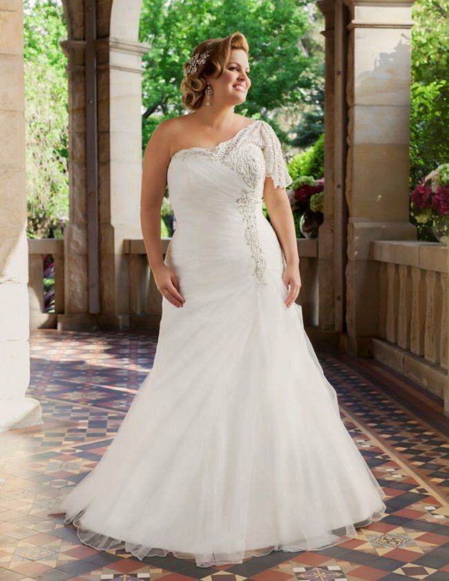 Wedding dresses for curvy girls Photo - 2