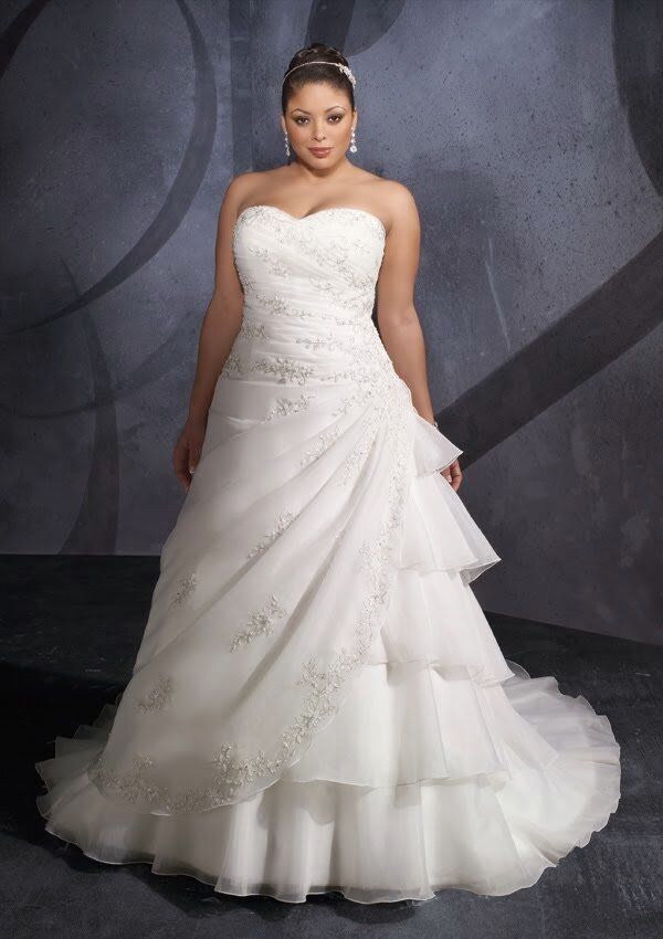 Wedding dresses for curvy girls Photo - 4