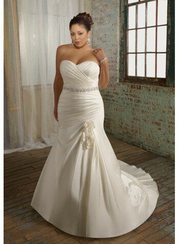Wedding dresses for plus size brides Photo - 10