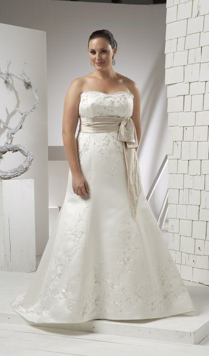 Wedding dresses for plus size brides Photo - 2