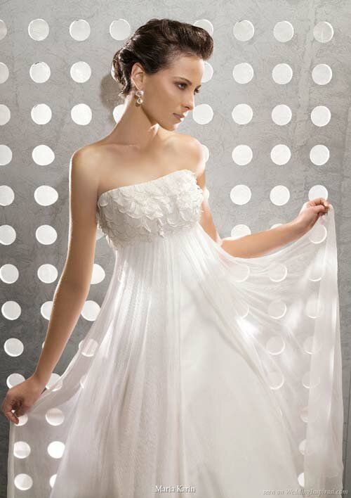 Wedding dresses for small chest Photo - 2
