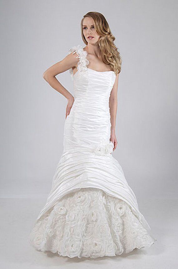 Wedding dresses for the mature bride Photo - 10