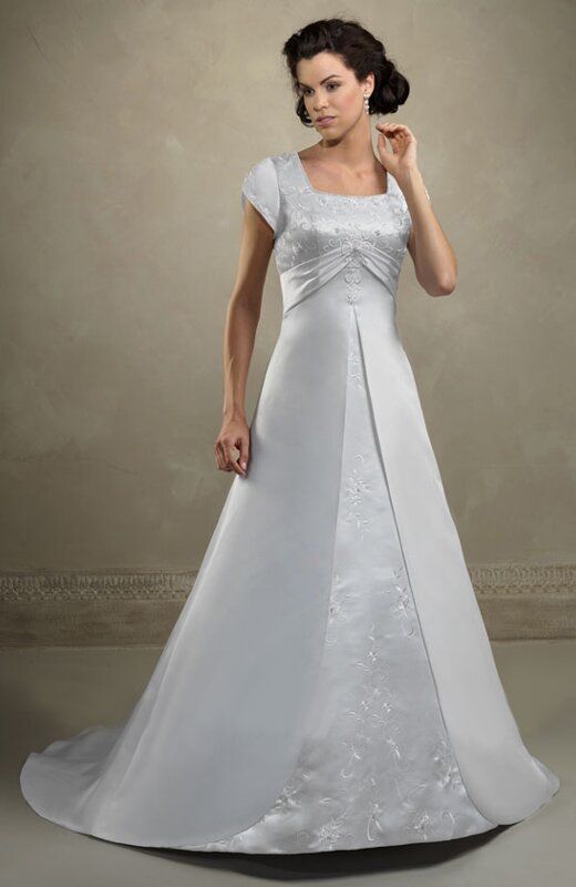 Wedding dresses for the mature bride Photo - 2