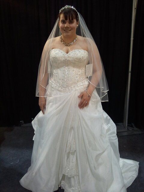 Wedding dresses for the mature bride Photo - 7