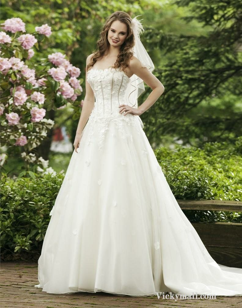 Wedding dresses for the mature bride Photo - 8