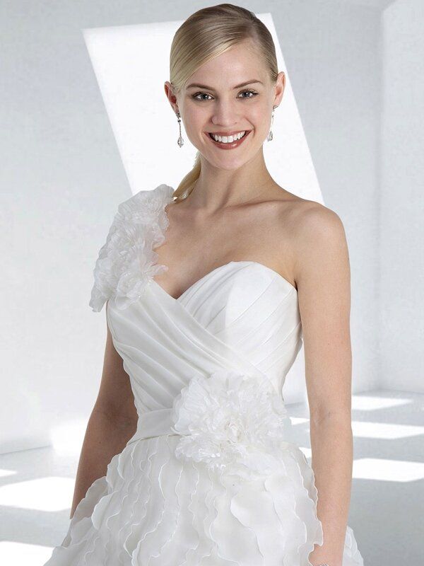 Wedding dresses without sleeves Photo - 2
