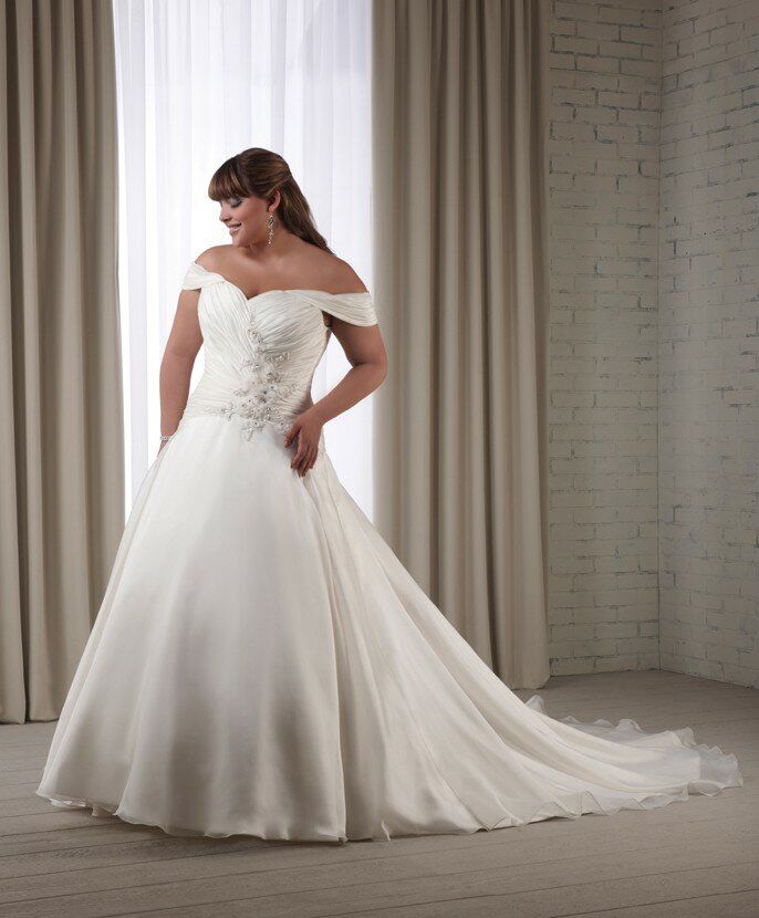 Western wedding dresses plus size Photo - 2