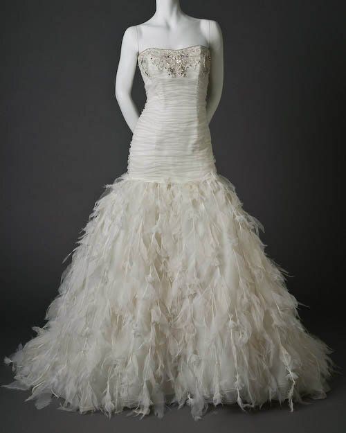 Winter wedding dresses with fur Photo - 2