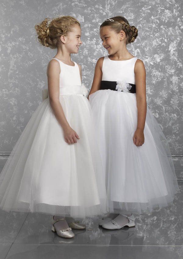 Winter wedding flower girl dresses Photo - 8