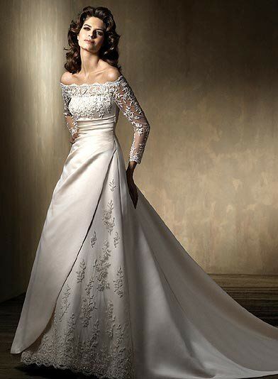 Long sleeve modest wedding dress Photo - 1