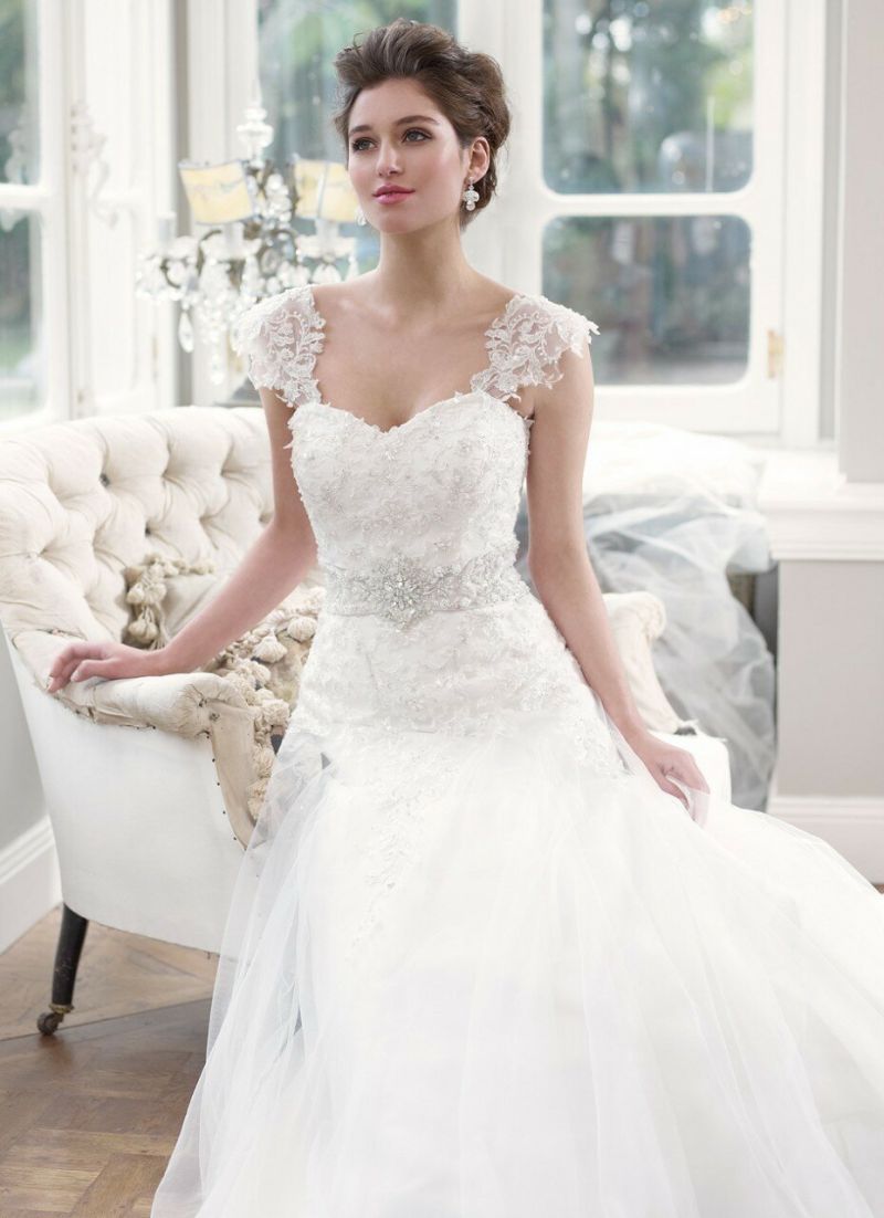 Long sleeve modest wedding dress Photo - 3